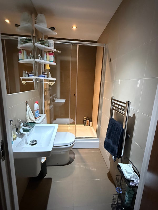 Room Cook Street in Salford