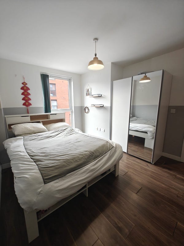 Room Cook Street in Salford