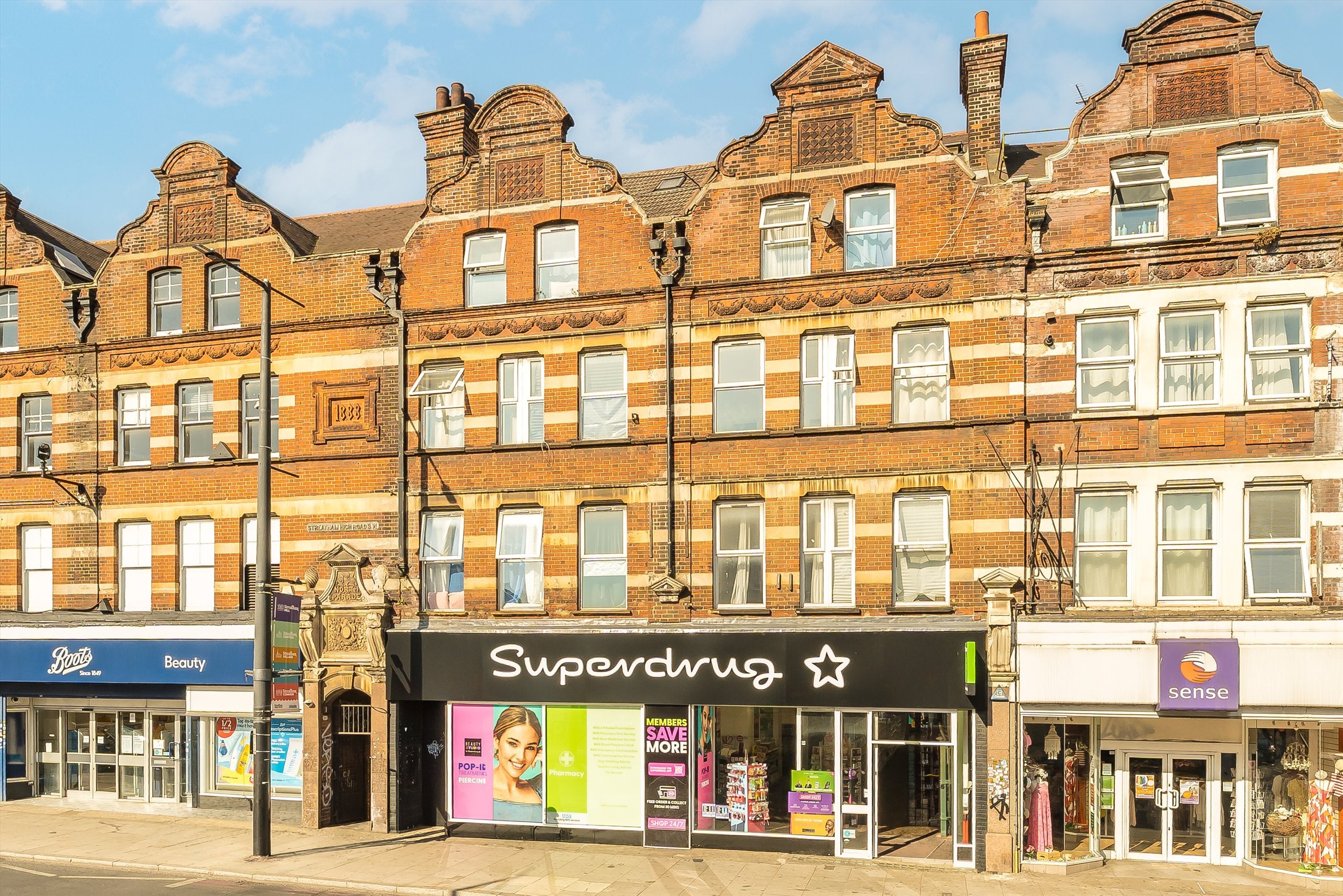 Flat Streatham High Road in Greater London