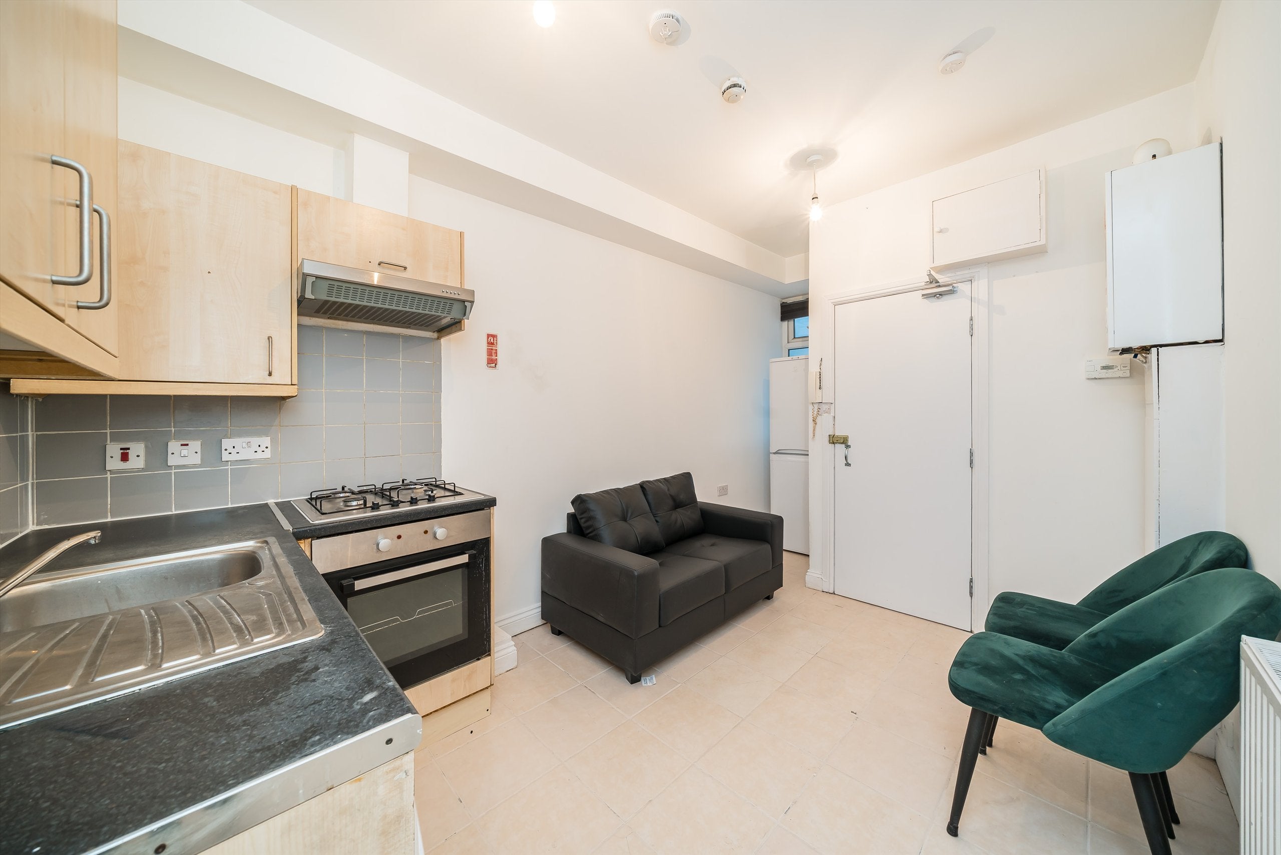 Flat Streatham High Road in Greater London