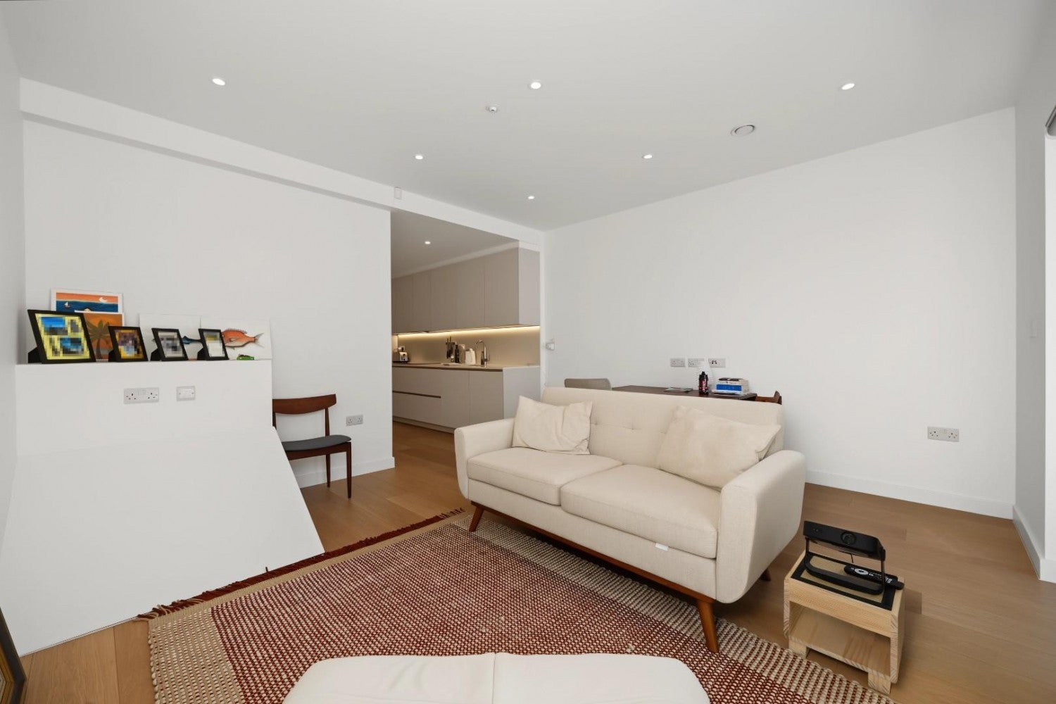 Flat Goldsmiths' Row in Greater London