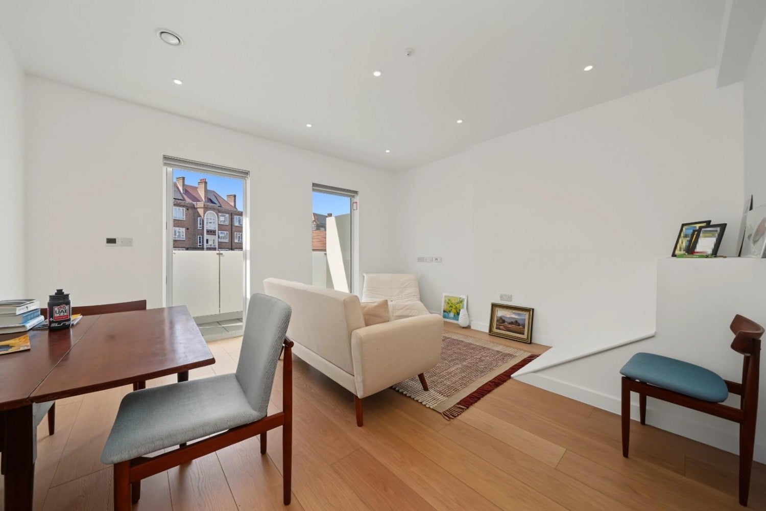 Flat Goldsmiths' Row in Greater London