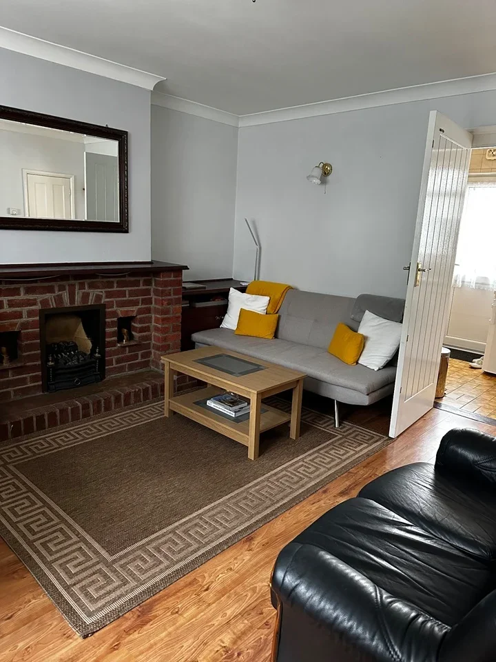 Room Garth Road in Greater London