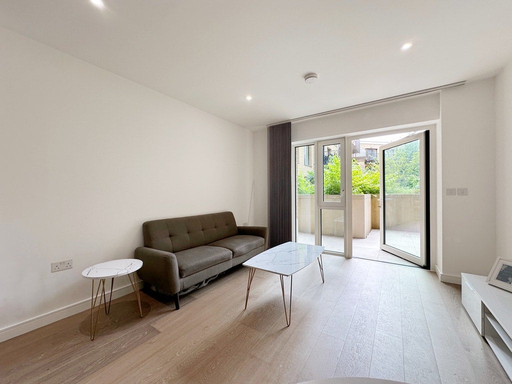 Flat Parrs Close in London
