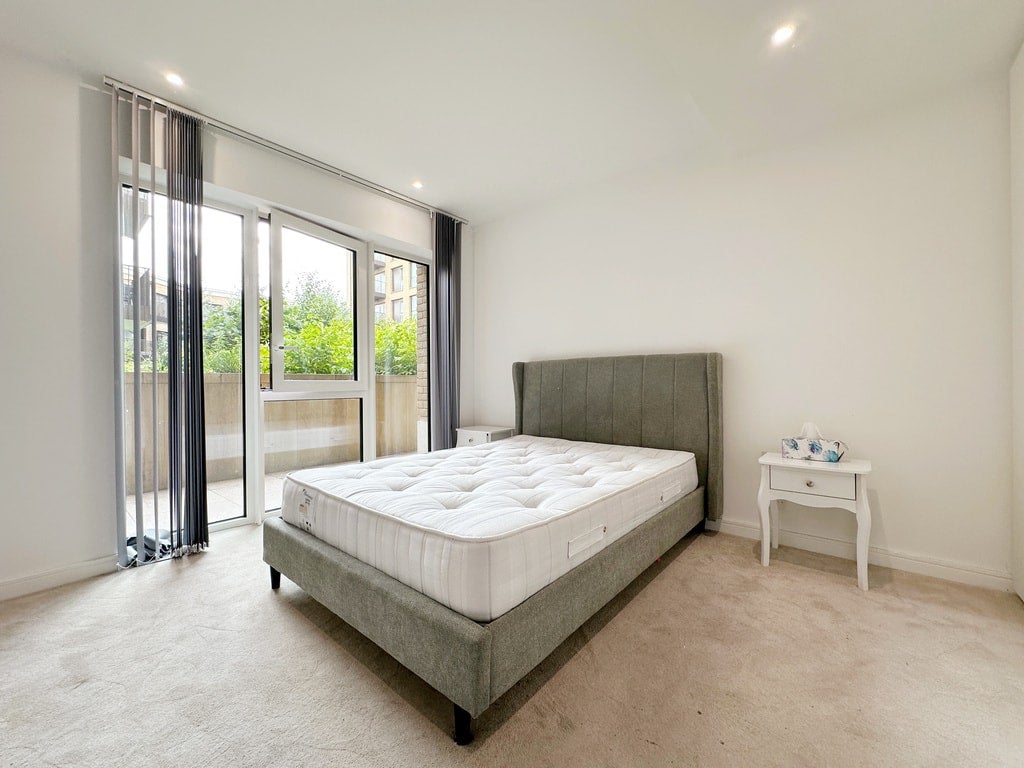 Flat Parrs Close in London