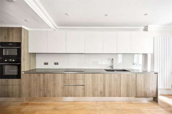 Flat Connaught Square in City of Westminster