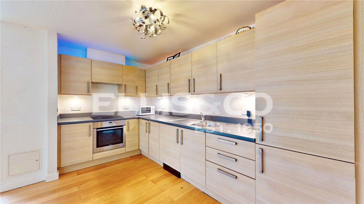 Flat Empire Way in Greater London