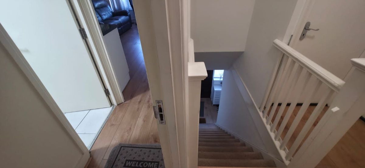 Flat Avondale Crescent in Greater London