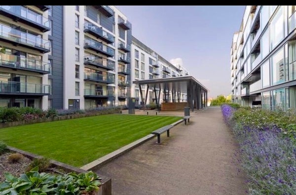 Flat Station Approach in London