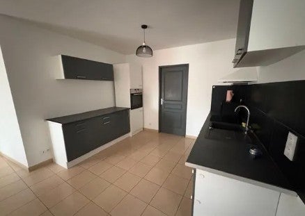 House Rue des Treilles in Libourne