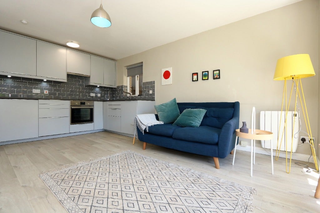 Flat Hughenden Lane in Glasgow