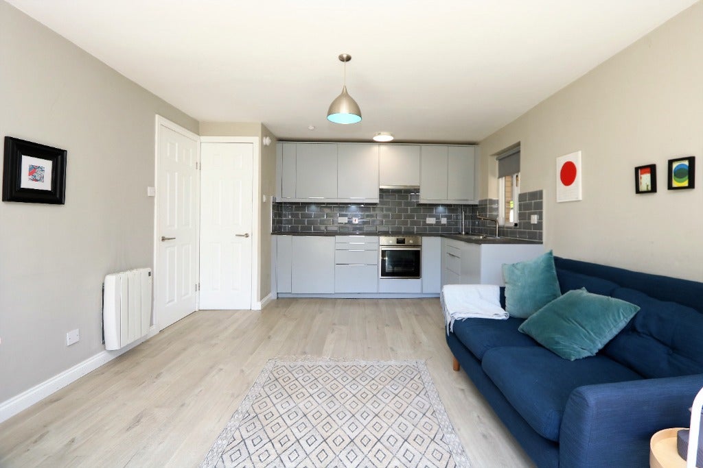 Flat Hughenden Lane in Glasgow