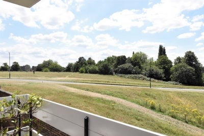 Flat Blackheath Hill in Greater London