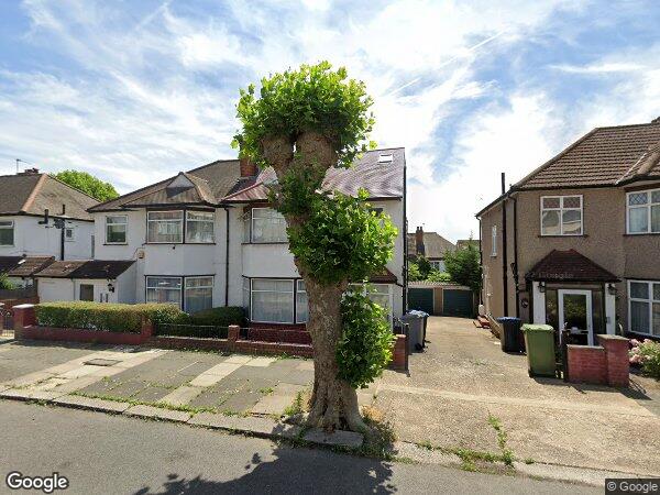 Room Dollis Hill Avenue in Greater London