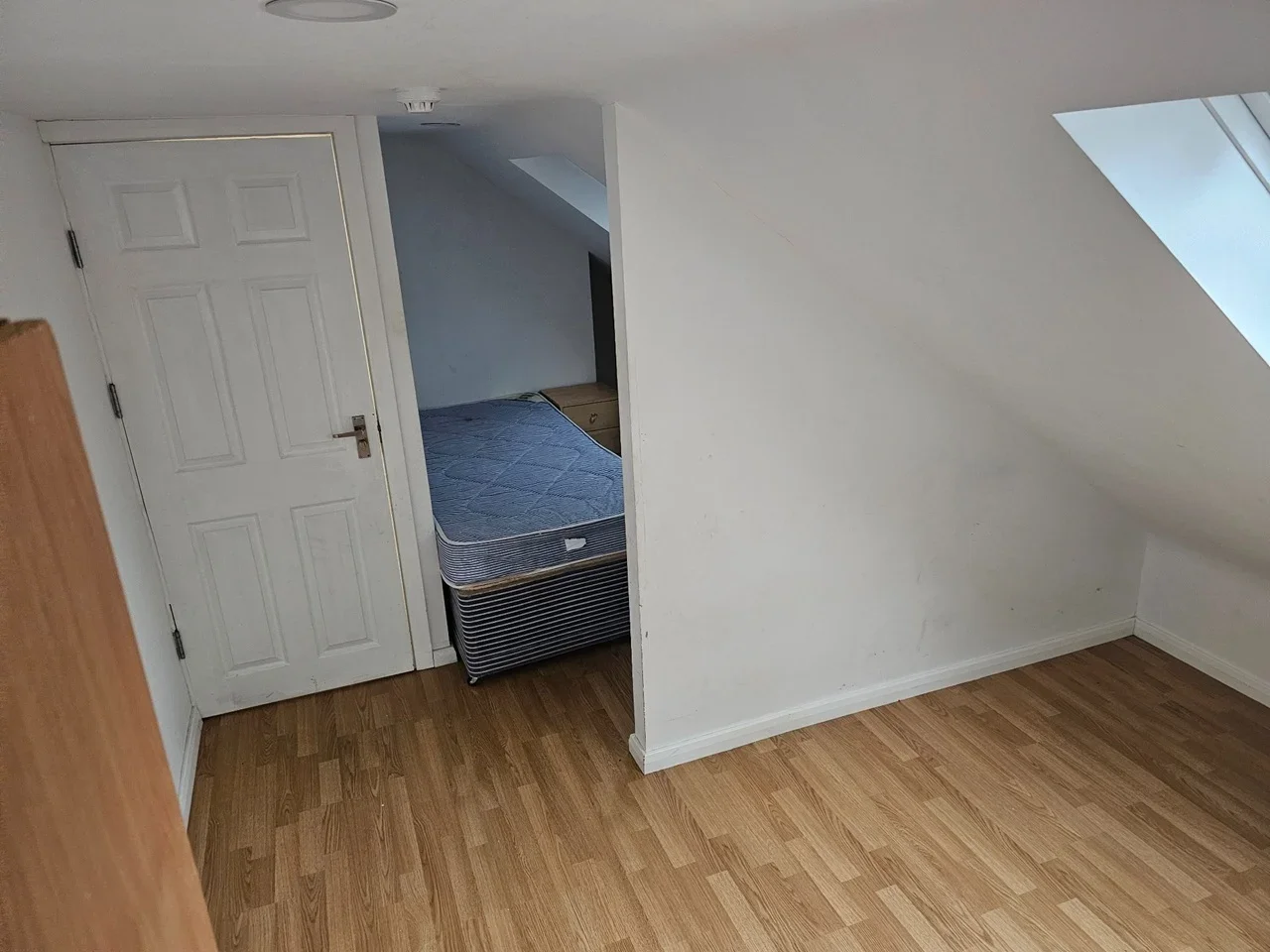 Room Dollis Hill Avenue in Greater London