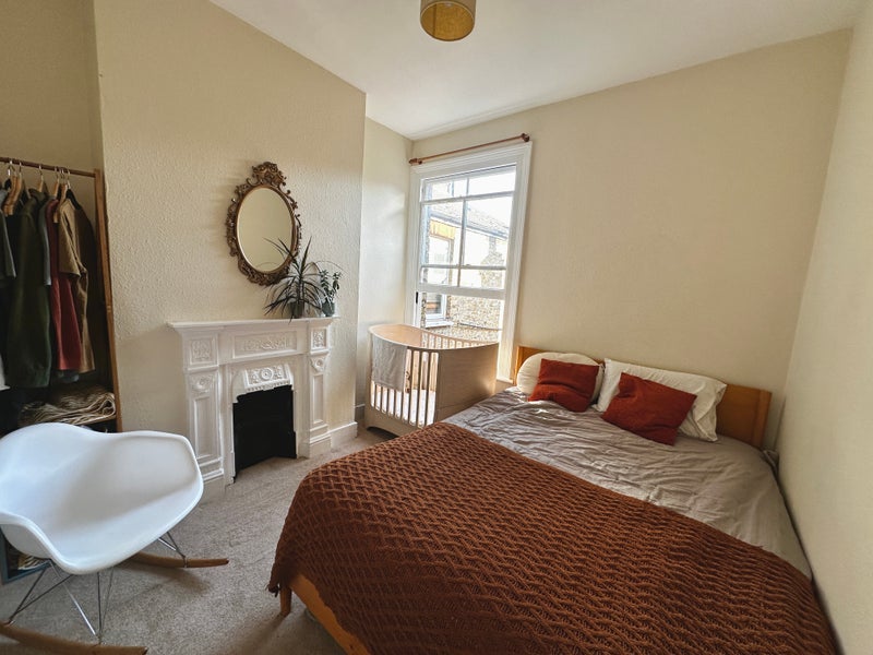 Flat Credenhill Street in Greater London