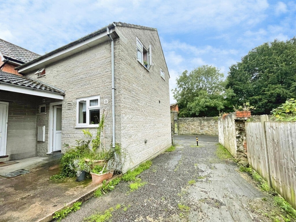 Flat Silver Street in Glastonbury
