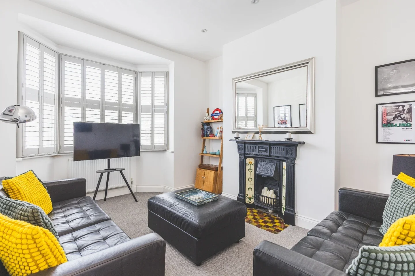 Flat Roxwell Road in Greater London