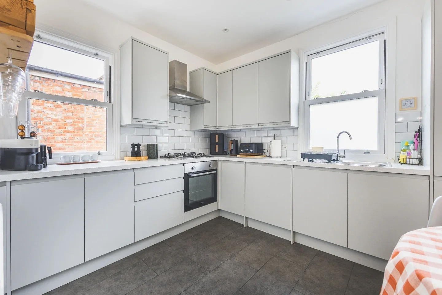 Flat Roxwell Road in Greater London