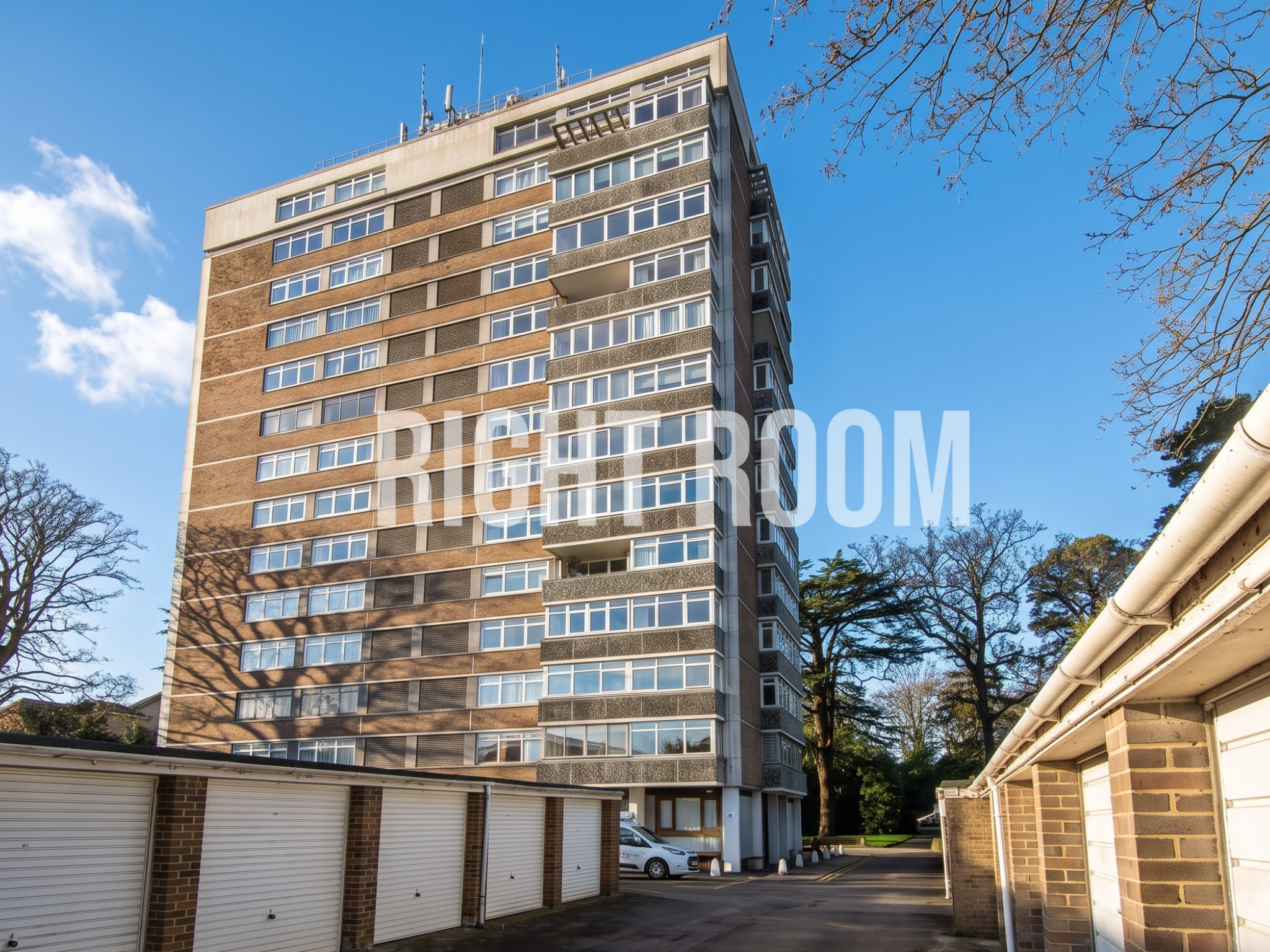 Flat Bassett Avenue in Southampton