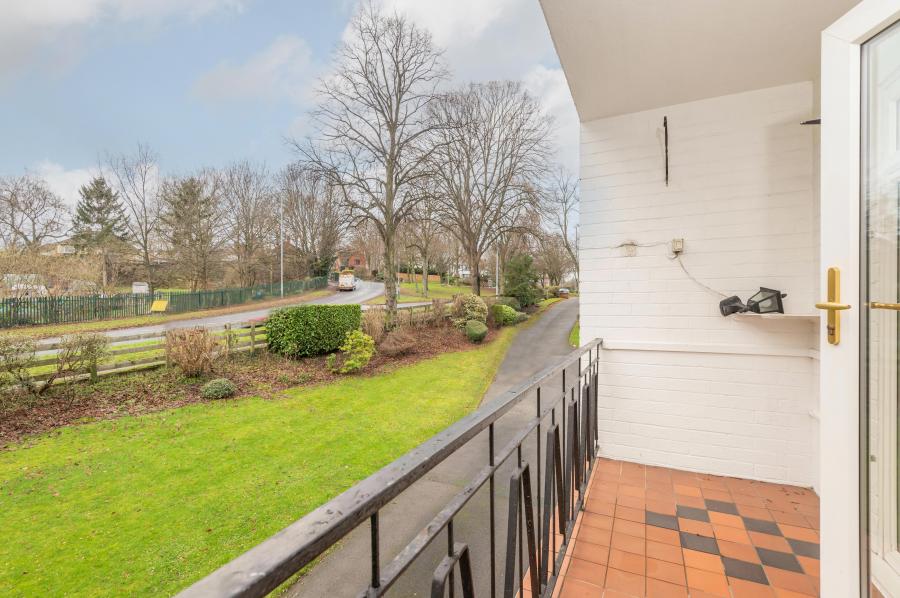 Flat Allerton Grange Vale in Leeds