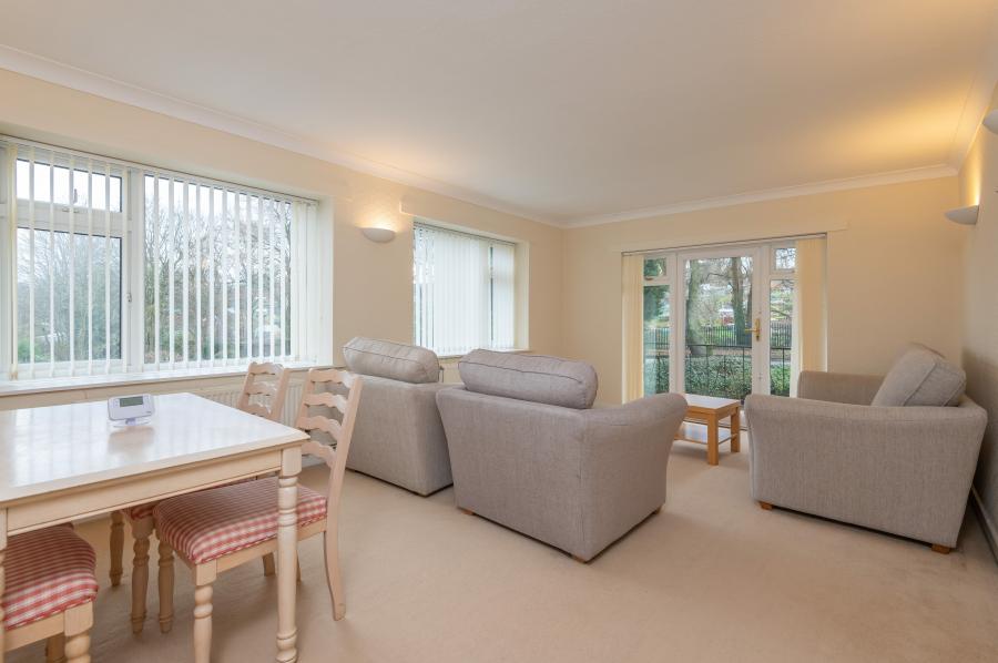 Flat Allerton Grange Vale in Leeds