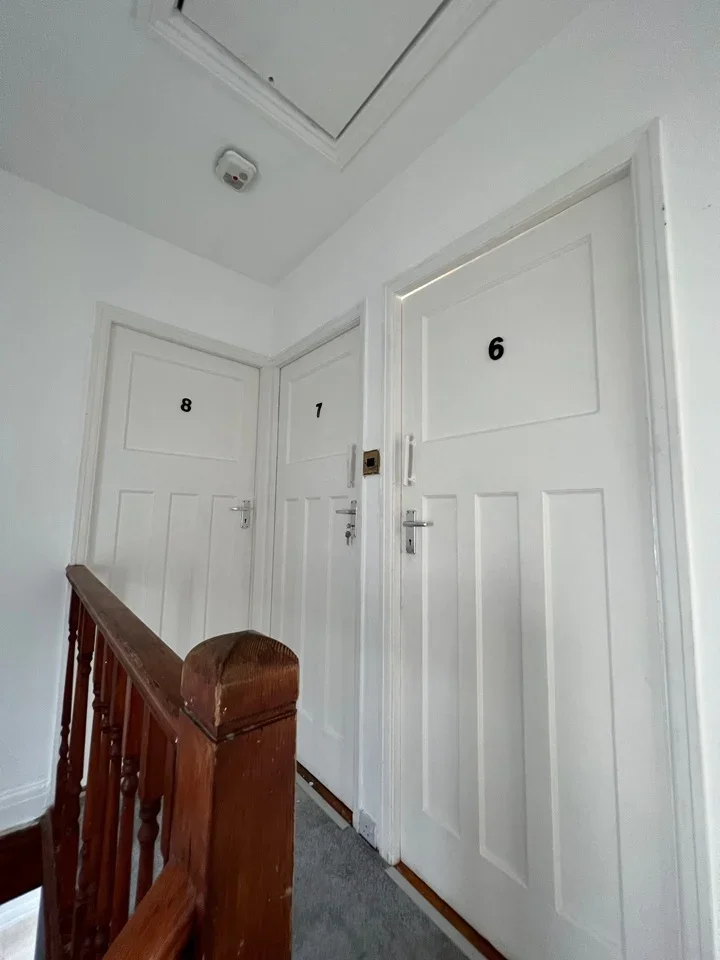 Room Manor Farm Road in Greater London