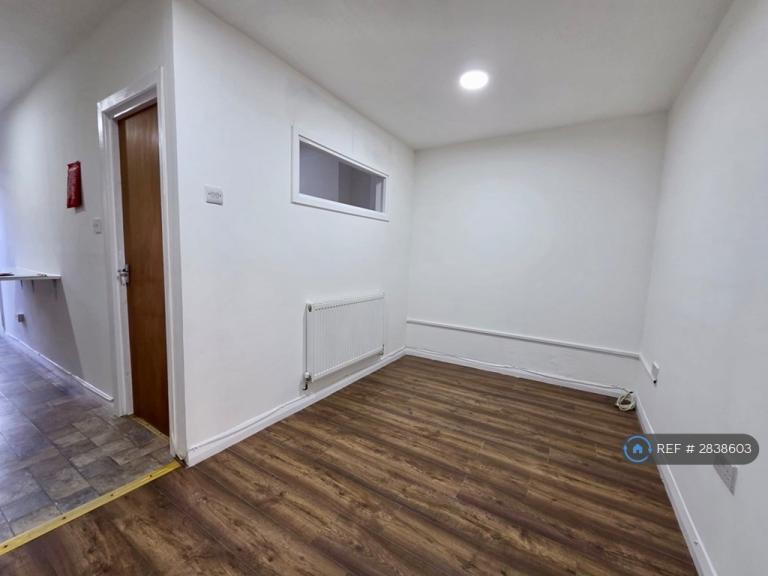 Flat Argyle Road in Greater London