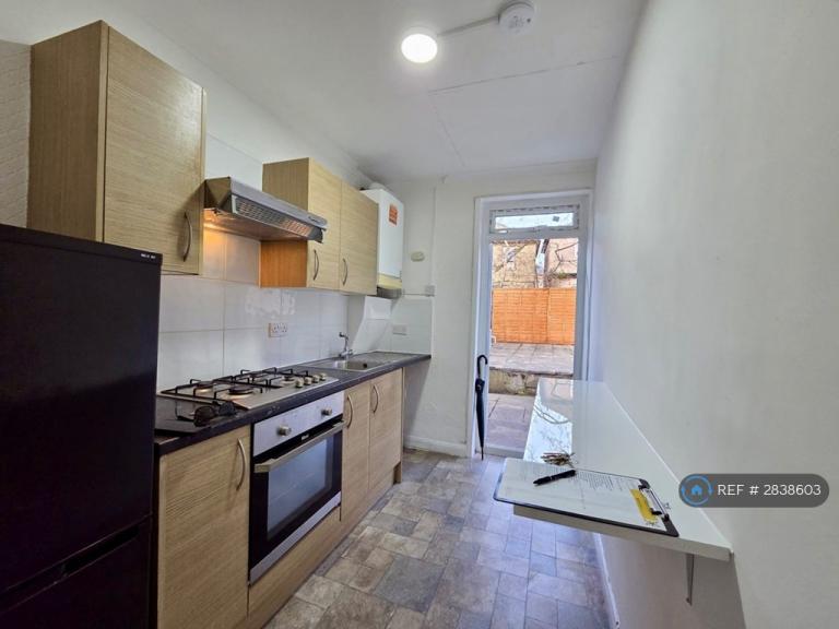 Flat Argyle Road in Greater London