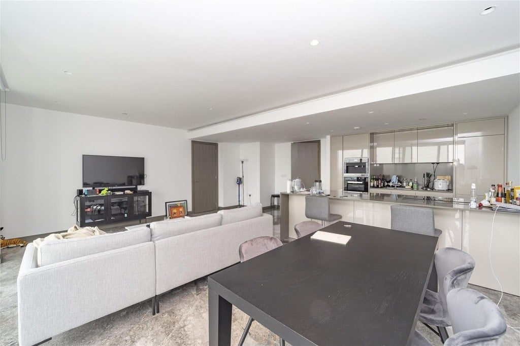 Flat Blackfriars Road in Greater London