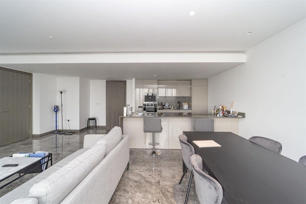 Flat Blackfriars Road in Greater London