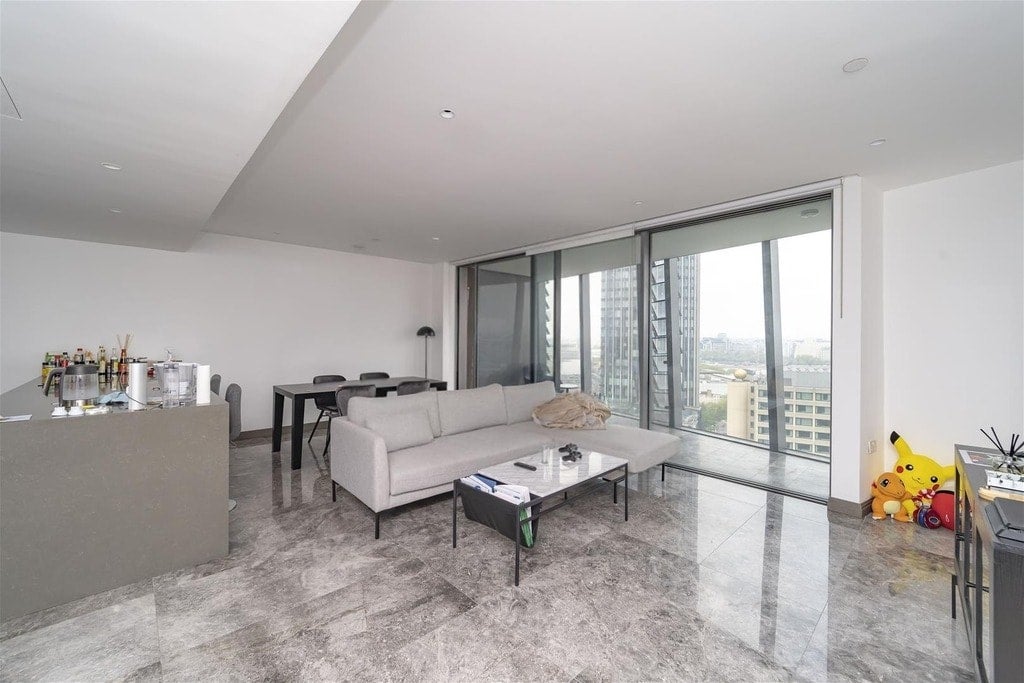 Flat Blackfriars Road in Greater London