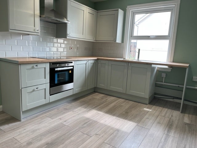 Flat Cheriton Place in Folkestone and Hythe District