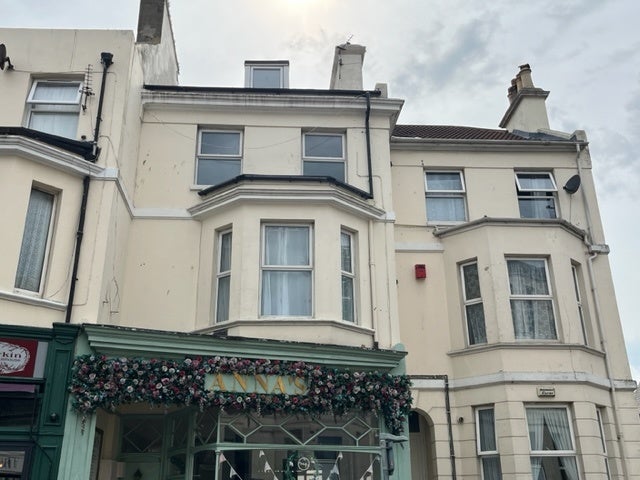 Flat Cheriton Place in Folkestone and Hythe District