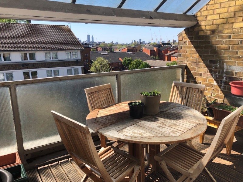 Room Cronin Street in Greater London