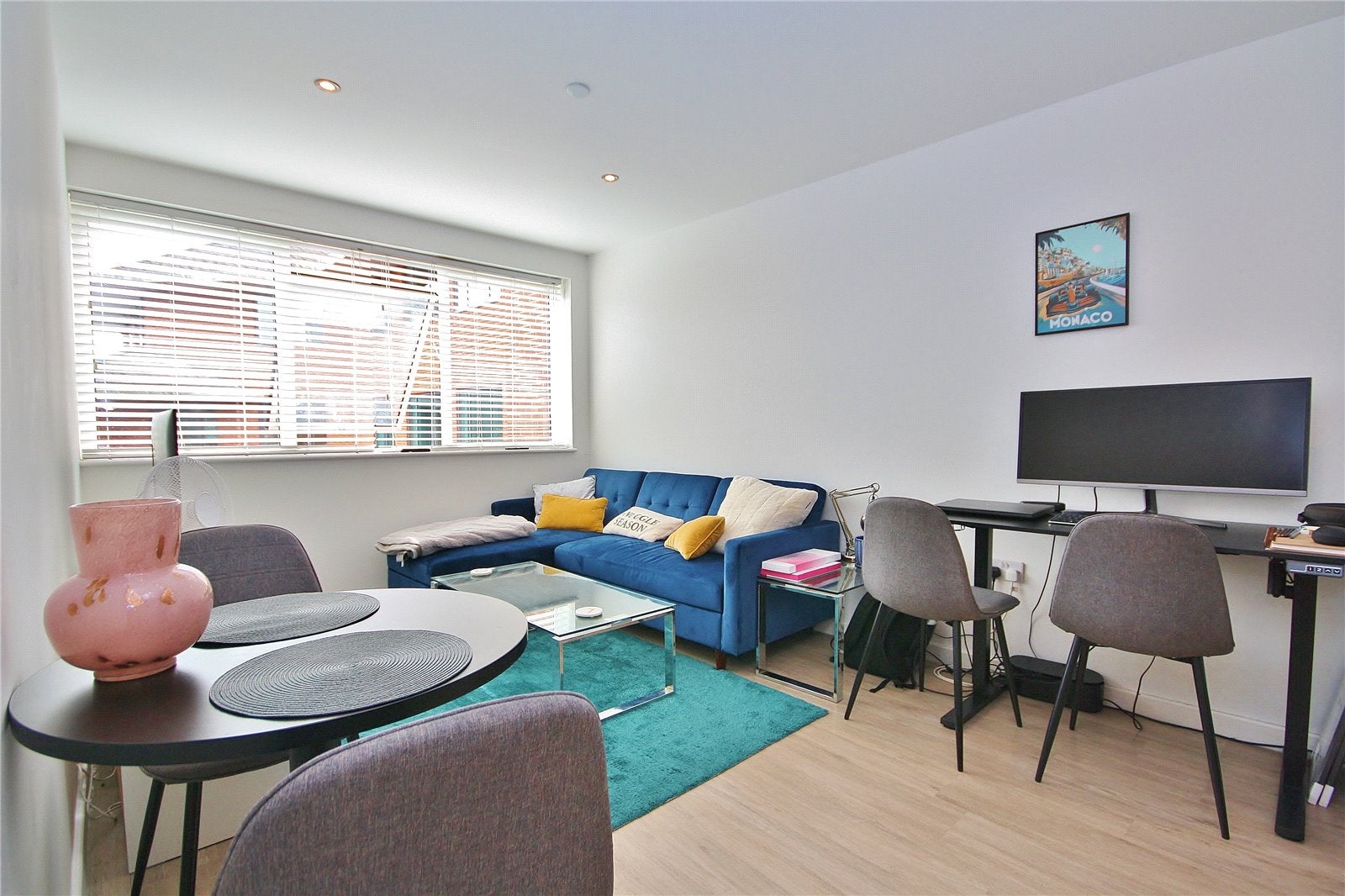 Flat Goldsworth Road in Woking
