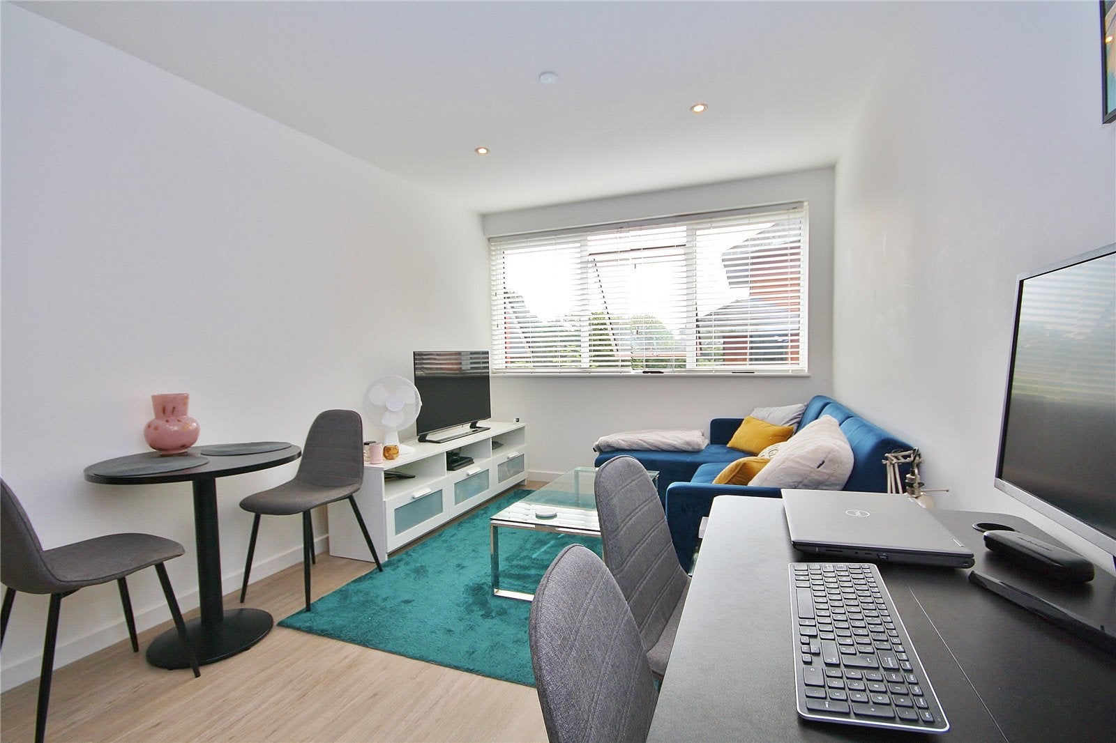 Flat Goldsworth Road in Woking