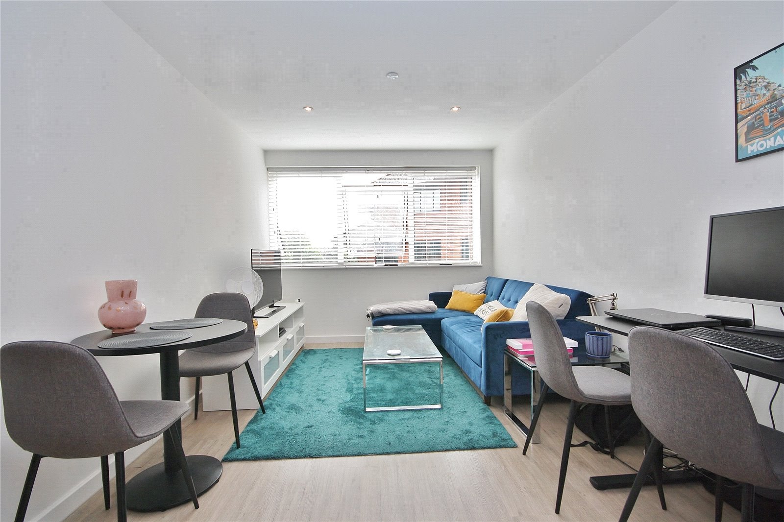 Flat Goldsworth Road in Woking
