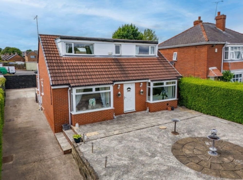 Flat Burton Road in Cudworth