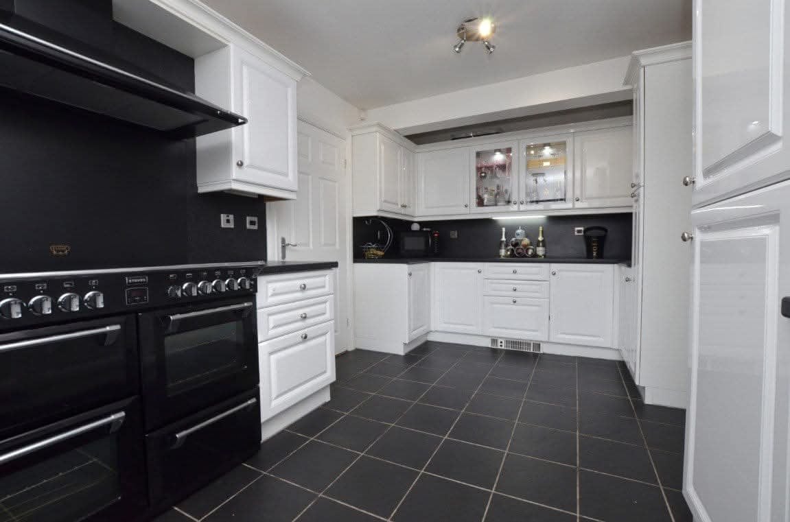 Flat Burton Road in Cudworth