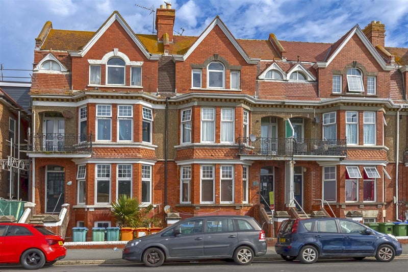 Flat South Terrace in Arun