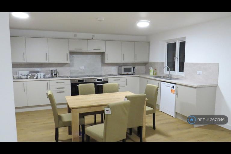 Room Garron Lane in South Ockendon