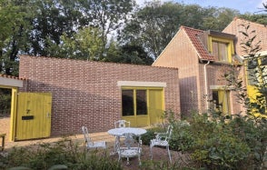 House Moores Place in Brentwood