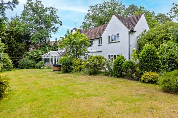 House Park Avenue in Surrey Heath