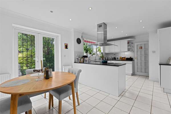 House Park Avenue in Surrey Heath