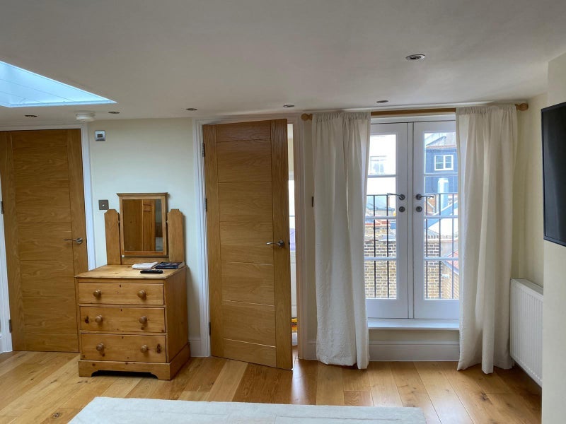 Room Derbyshire Street in Greater London