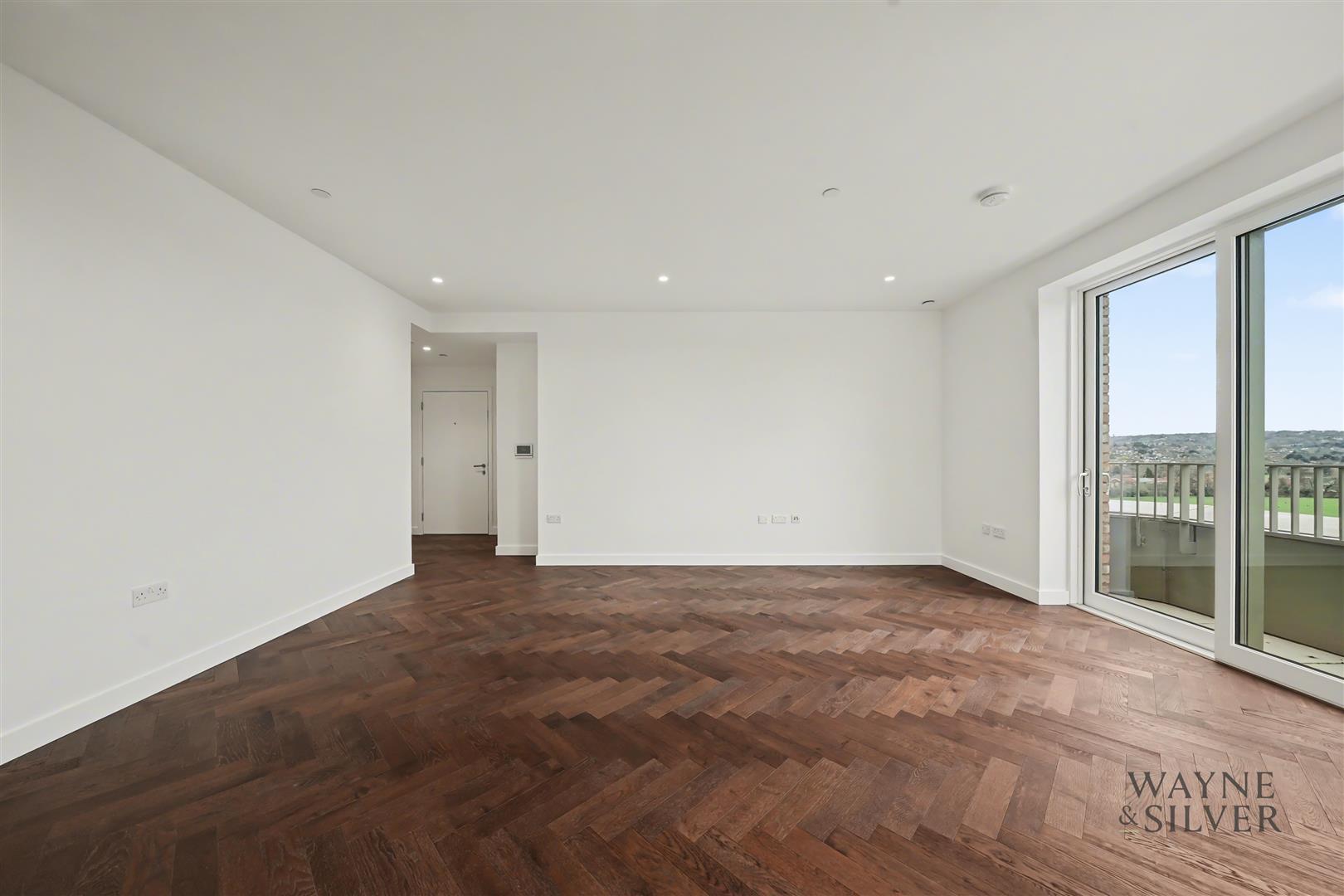 Flat Parkview Avenue in Greater London