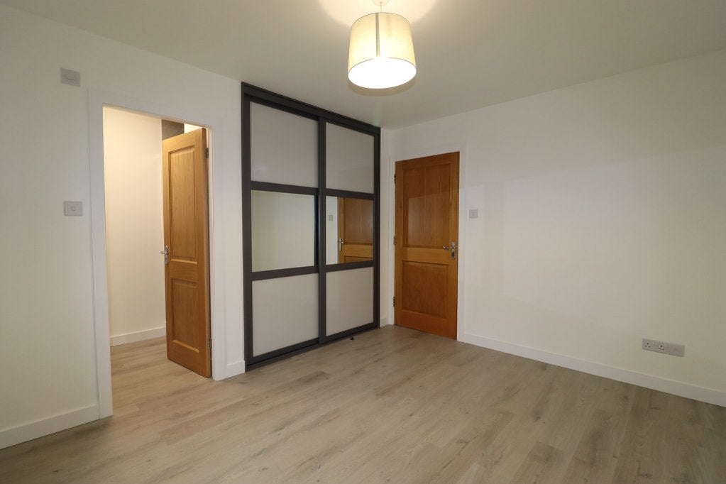 Flat Quarrywood Court in Livingston