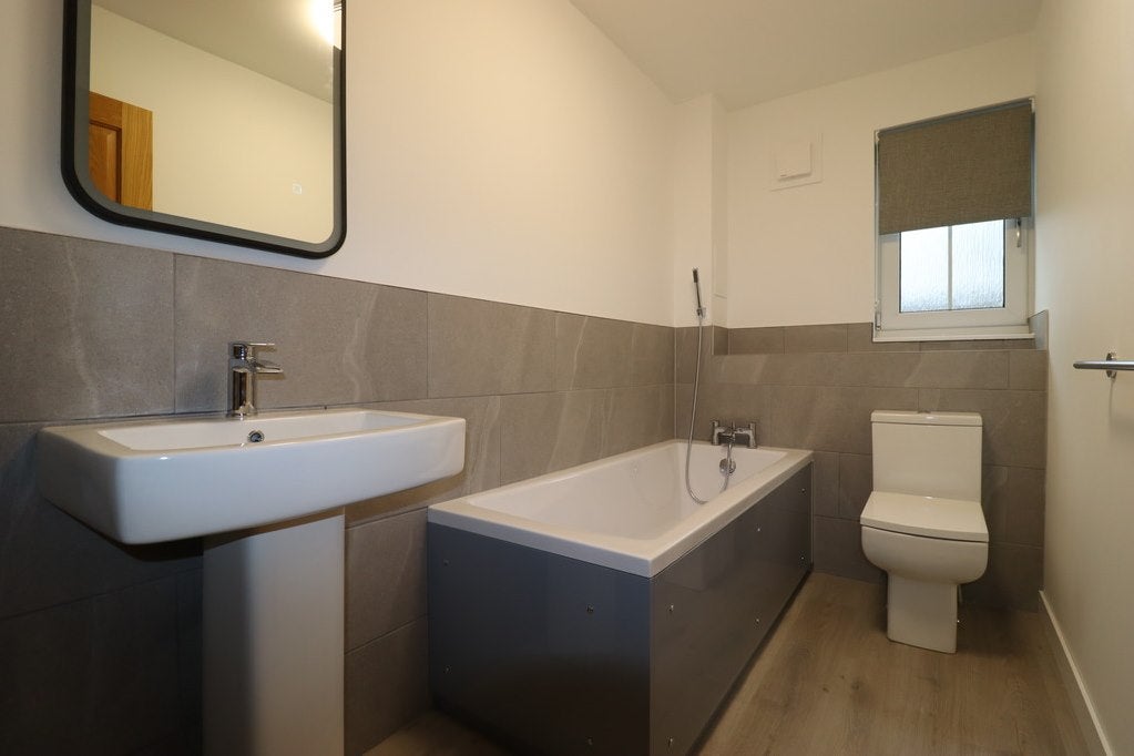 Flat Quarrywood Court in Livingston
