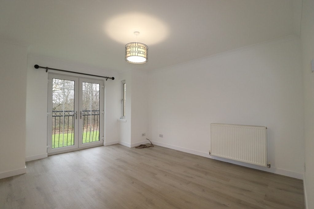 Flat Quarrywood Court in Livingston
